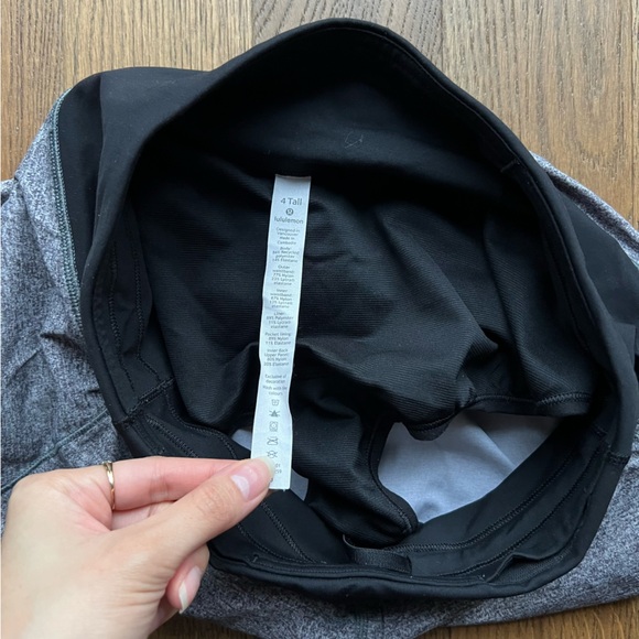 Lululemon Speed Up Shorts - Picture 2 of 4